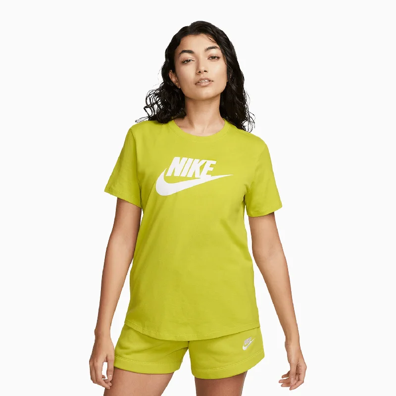 cropped hoodies for women -Women's Nike Sportswear Club Essentials T Shirt And Shorts Outfit